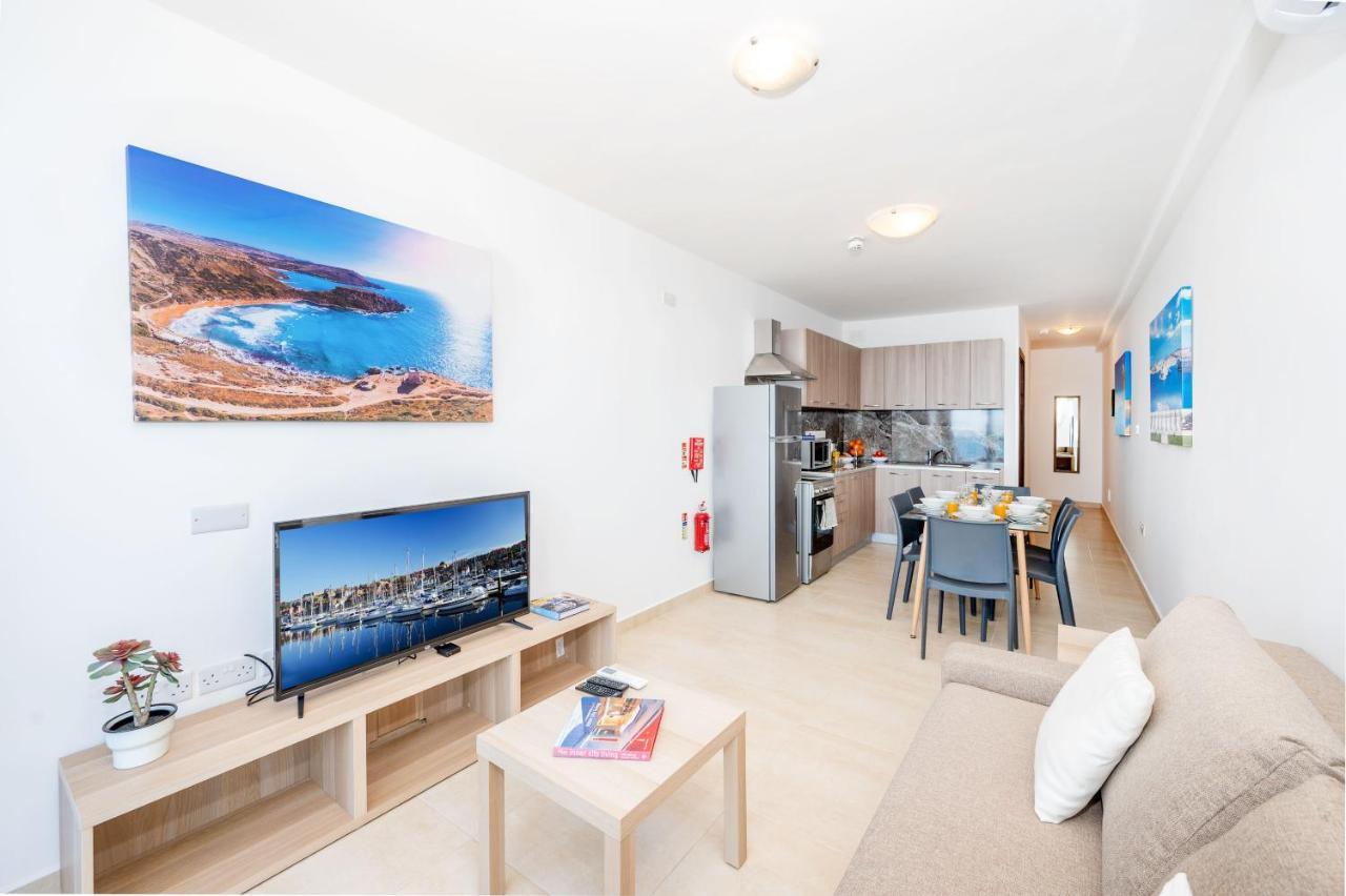 Islet Promenade Seafront Family Apartment With 2 Balconies By Getawaysmalta St. Paul's Bay Exteriör bild