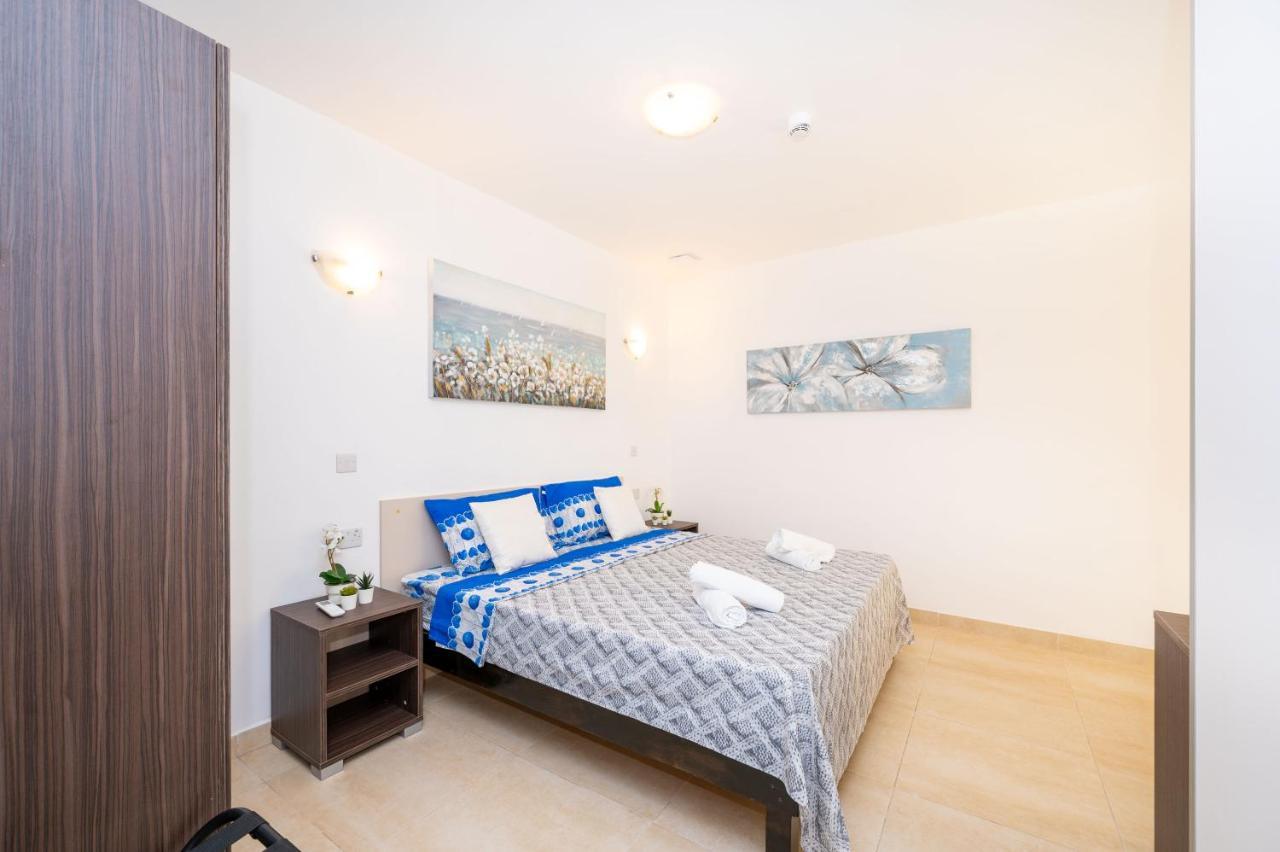 Islet Promenade Seafront Family Apartment With 2 Balconies By Getawaysmalta St. Paul's Bay Exteriör bild