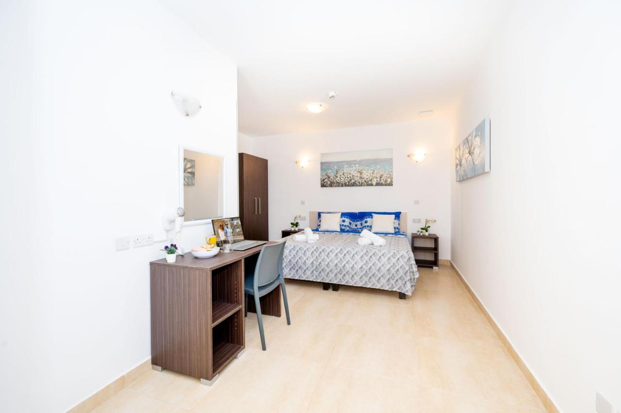 Islet Promenade Seafront Family Apartment With 2 Balconies By Getawaysmalta St. Paul's Bay Exteriör bild