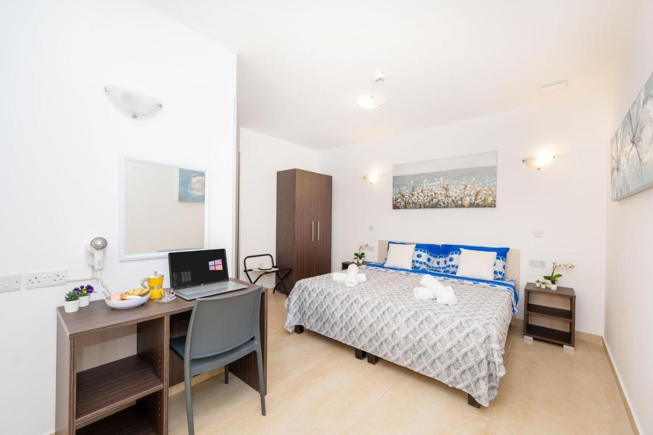 Islet Promenade Seafront Family Apartment With 2 Balconies By Getawaysmalta St. Paul's Bay Exteriör bild