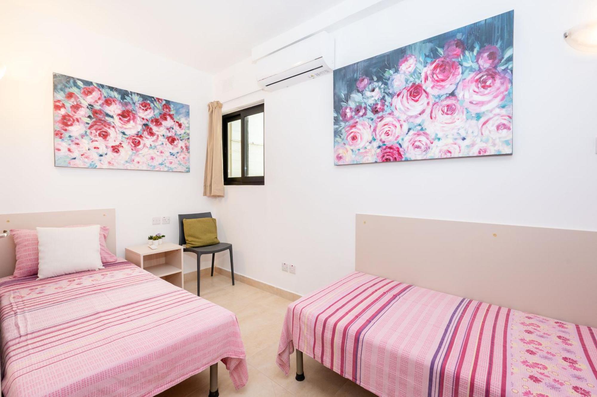Islet Promenade Seafront Family Apartment With 2 Balconies By Getawaysmalta St. Paul's Bay Exteriör bild
